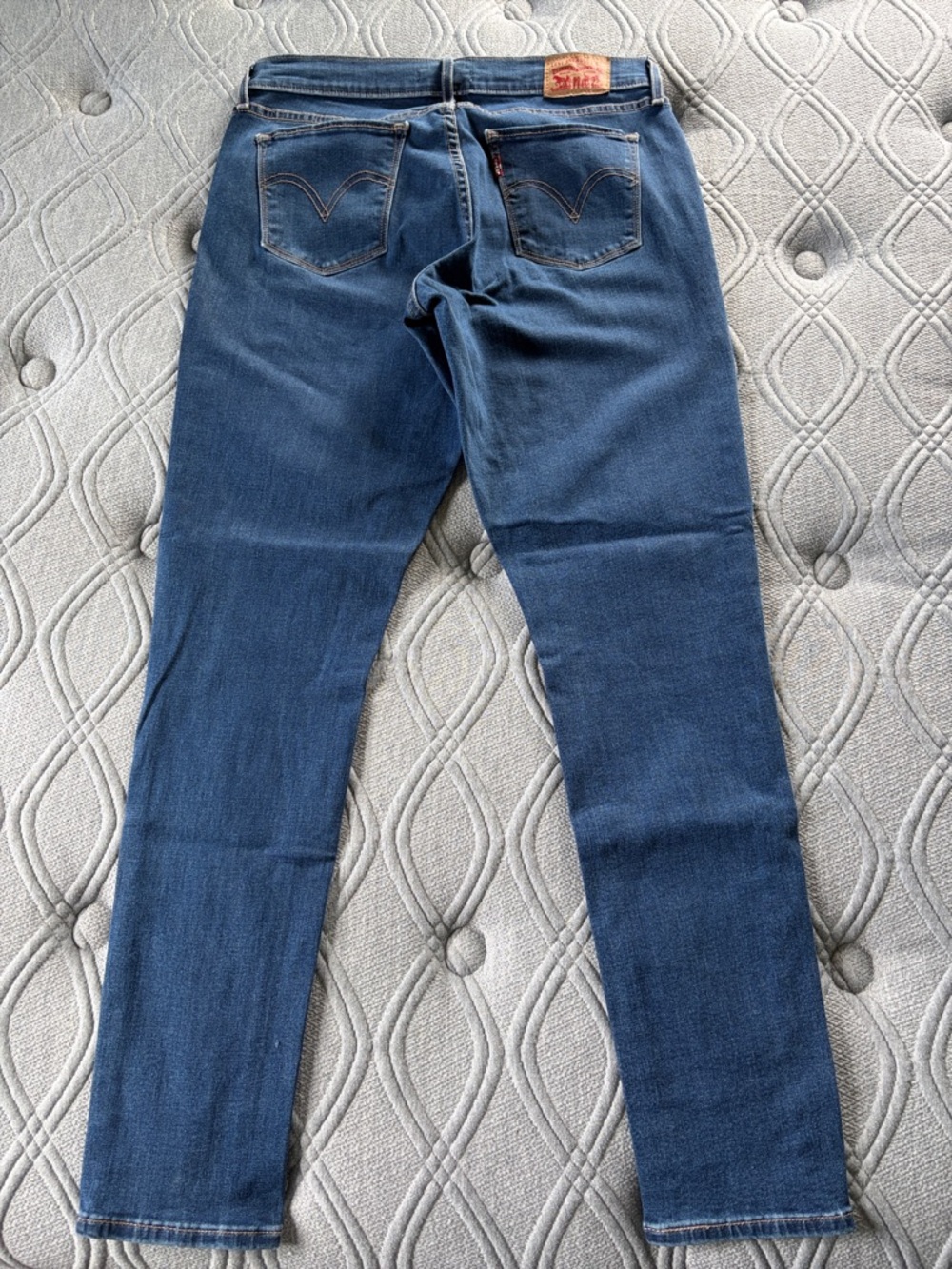 Levi's Curvy Skinny Jeans size 31 medium wash